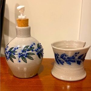 Salmon Falls Pottery Soap dispenser & Sponge Holder
